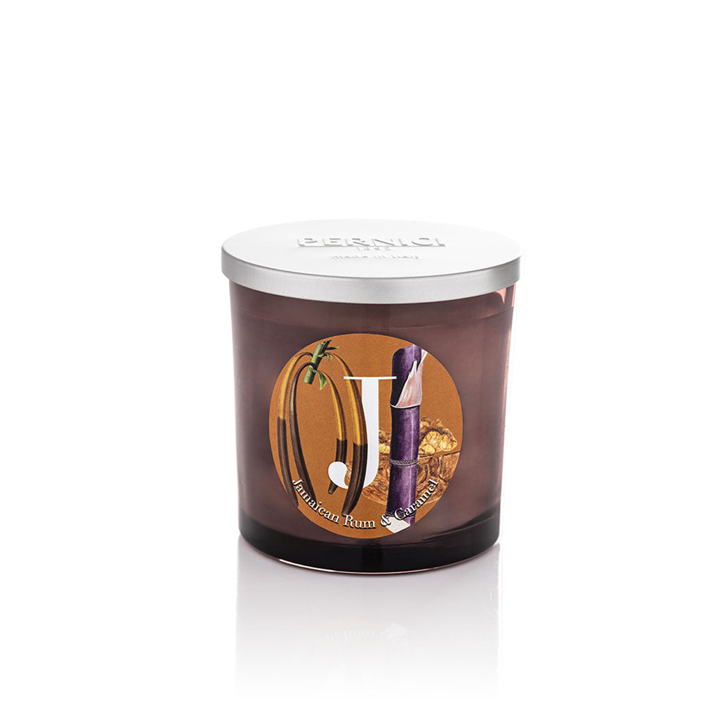 Candela profumata Elementi 350gr profumazione Jamaican Rum & Caramel di Pernici in still life.