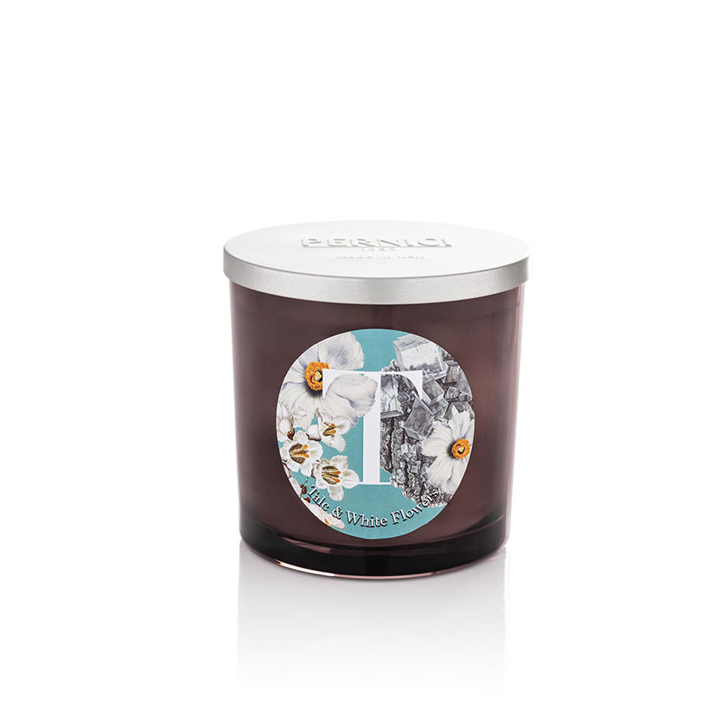 Candela profumata Elementi 350gr profumazione Talc & white flower di Pernici in still life