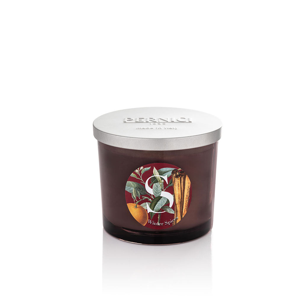 Candela profumata Elementi 200gr profumazione Winter Spices di Pernici in still life.