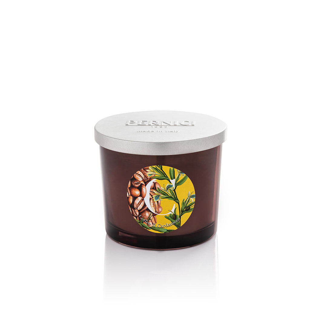 Candela profumata Elementi 200gr profumazione Coffee & Cardamom di Pernici in still life.