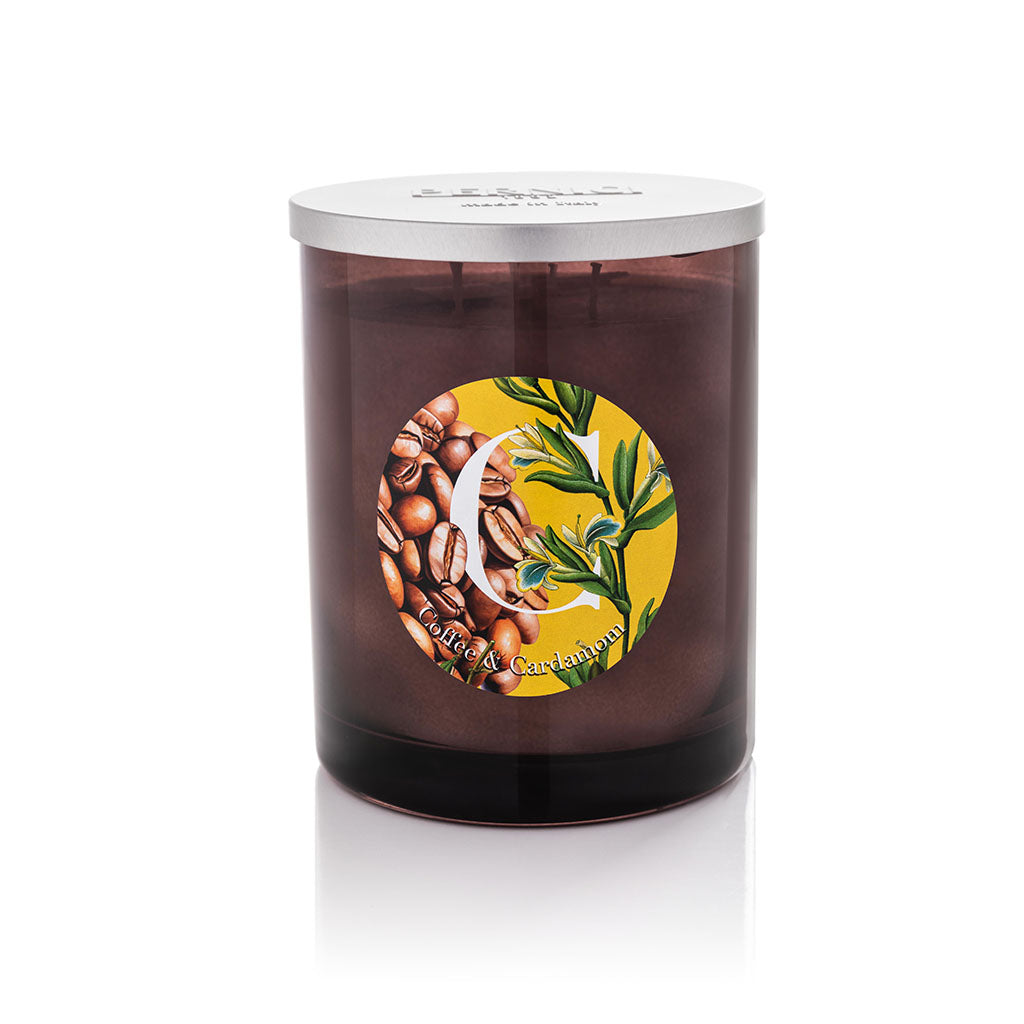 Candela profumata Elementi 900gr profumazione Coffee & Cardamom di Pernici in still life.