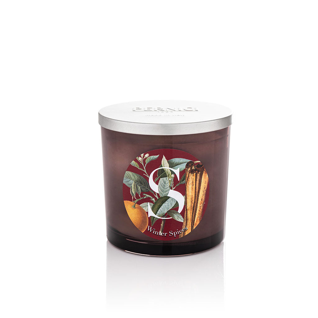 Candela profumata Elementi 350gr profumazione Winter Spices di Pernici in still life.