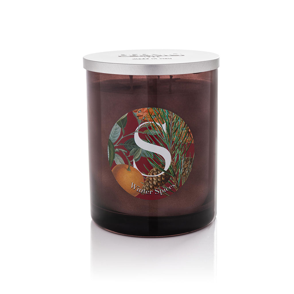 Candela profumata Elementi 900gr profumazione Winter Spices di Pernici in still life.