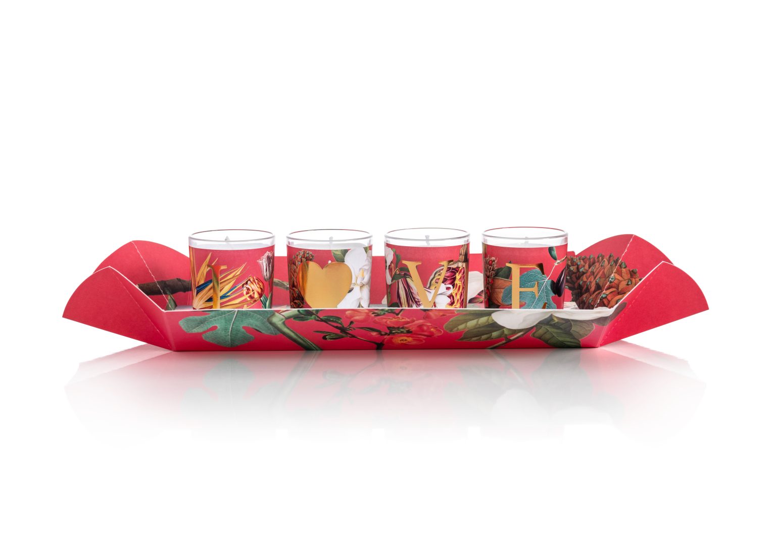 Scented candle Capsule Love version of Pernici in still life with small glasses.